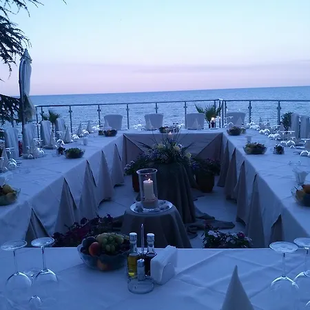 Luna Hotel
