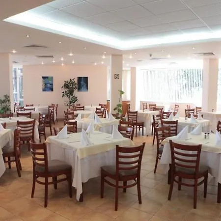 Luna 4* Goudstrand