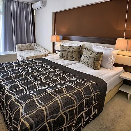 Luna Hotel 4*
